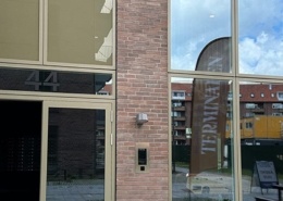 SAGA IP dørstation med MultiApp og nexus-læsere til adgang og dørtelefonsløsning