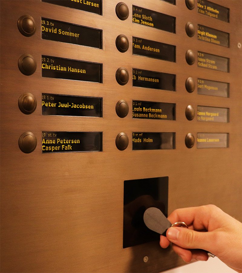 Indbygget læser til låsesystemer med brik Indbygget læser til låsesystemer med brik