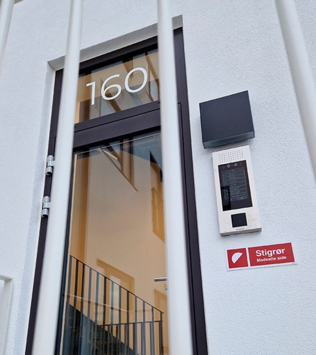 SAGA dørstation med MultiApp og elevatrostyring