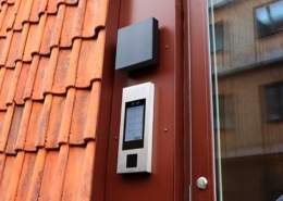 Dørtelefoni med app og touchdørstation ved UN17