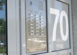 Serie 410 dørstation ved Vollsmose