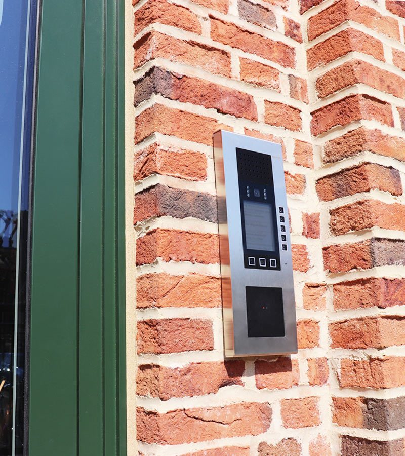 mixcompact digital doerstation 800x900 - Integreret adgangskontrol i dørtelefoni