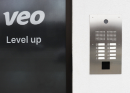 Serie 410 dørstation med video og ADK-læser